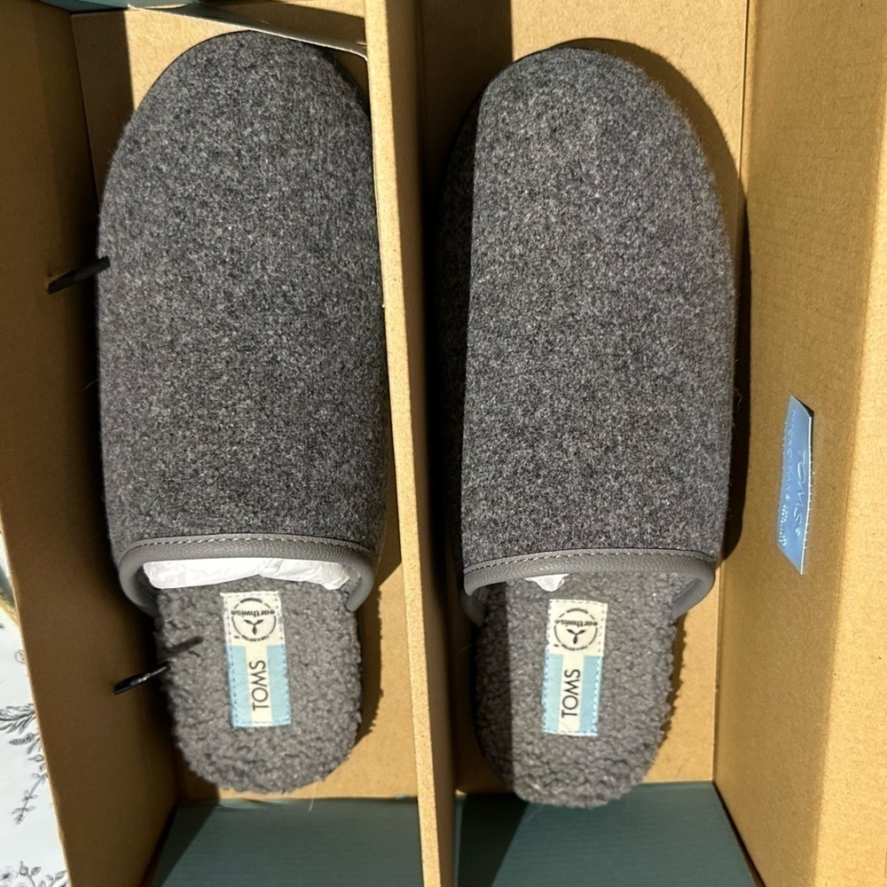 Toms Harbor Smoke Grey Slippers, Men’s Size 8